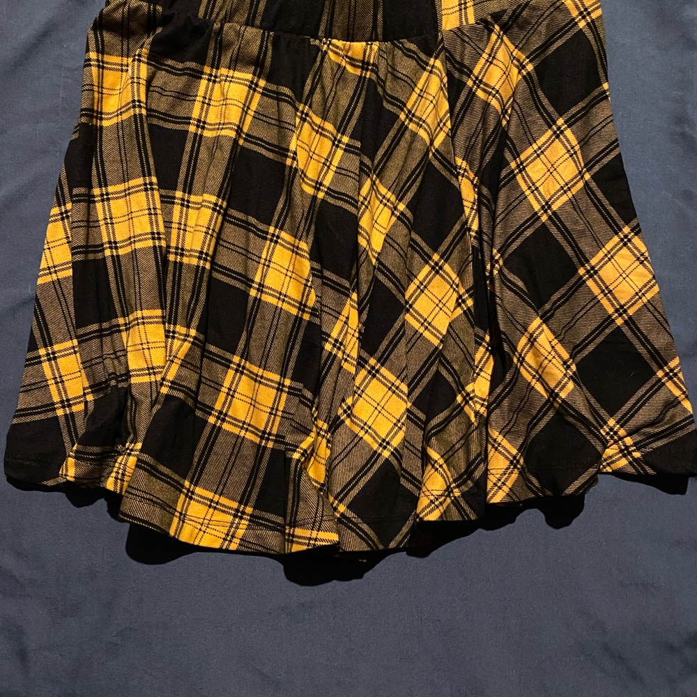 Plaid mini skirt barely worn